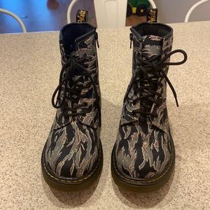 camo dr martens camo size US 6M / 7-7.5W